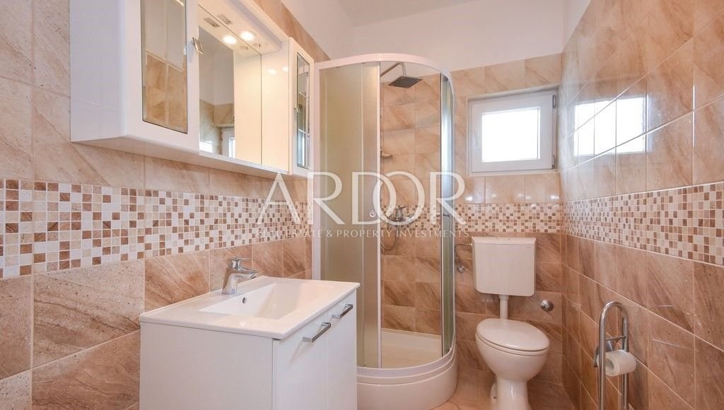 1724138990_cdt240bath04-120820230112195795