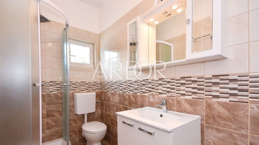 1724138992_cdt240bath05-120820231850388857