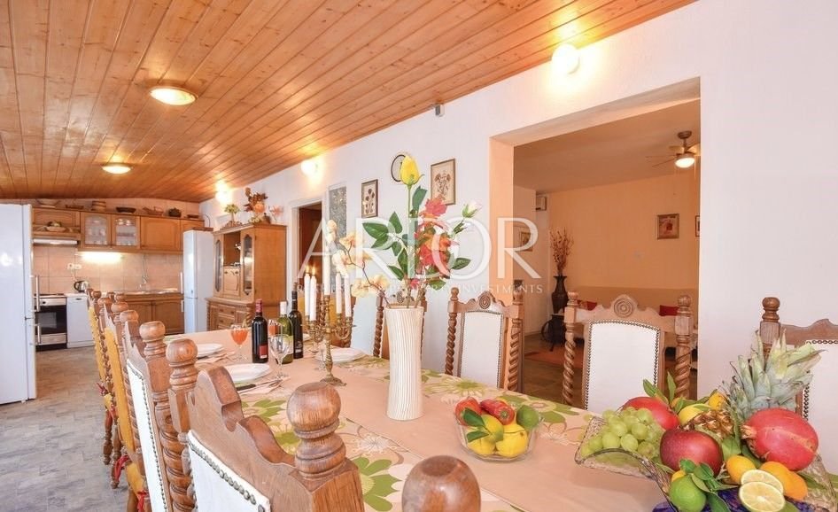 1724139001_cdt240living02-120820230112558133