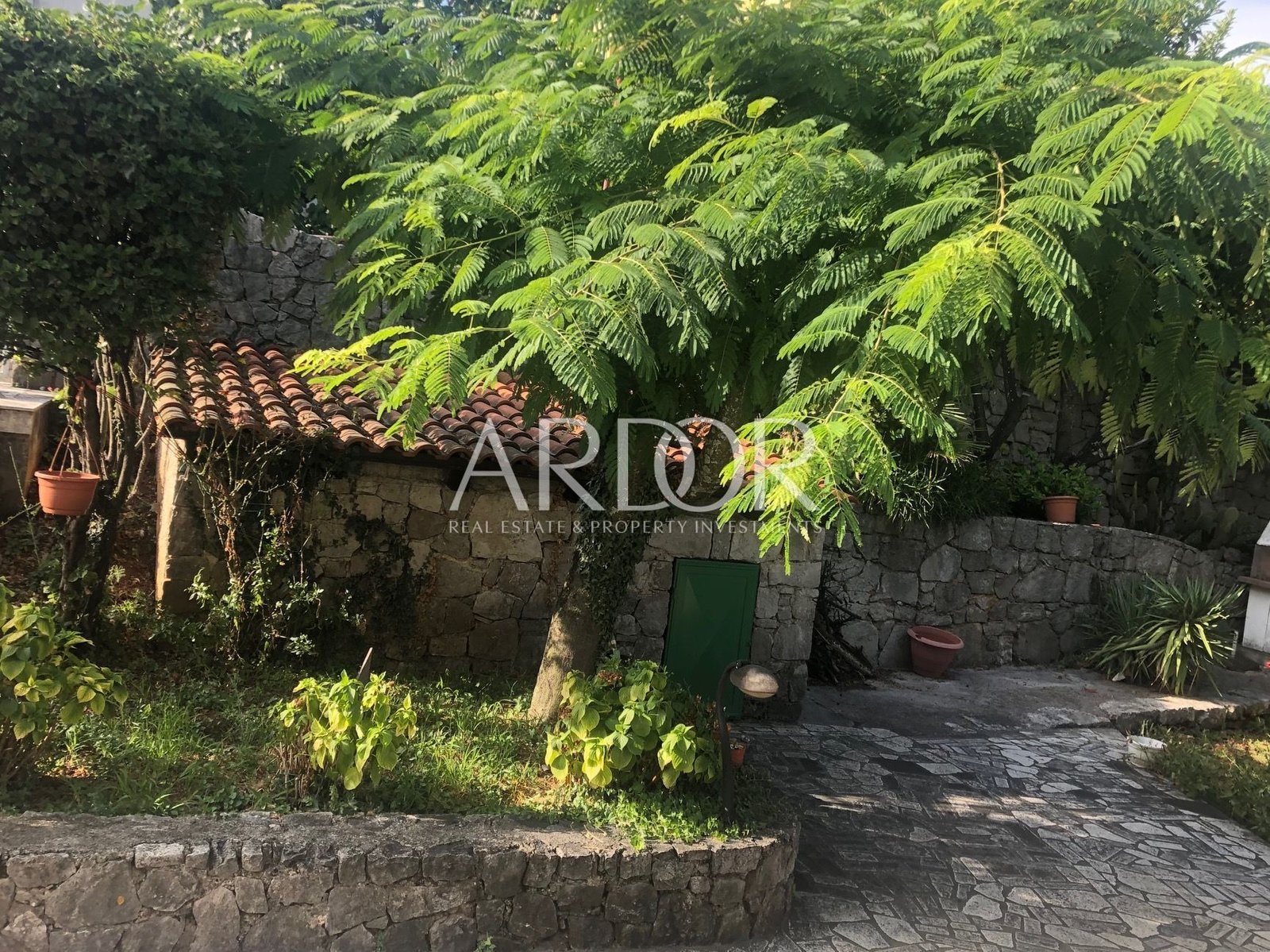 1611575453_garden-detail