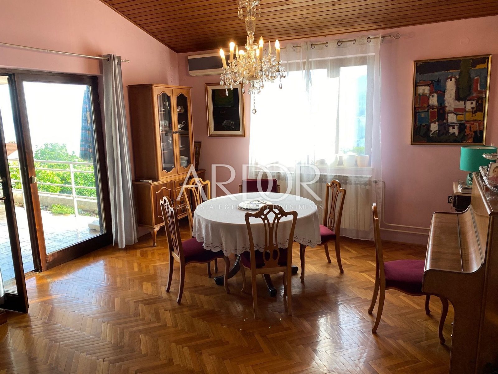 1611575529_prizemlje-trpezarija