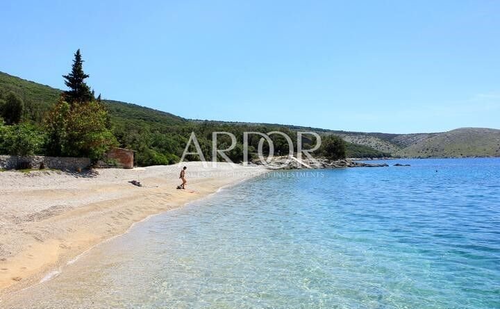 1661080888_plaza-ustrine