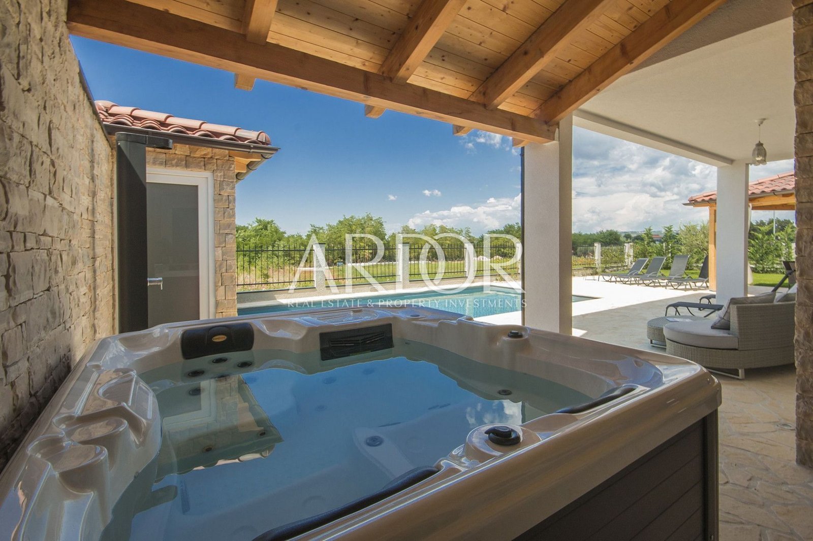 1667389178_villa-vespera-porec-whirpool