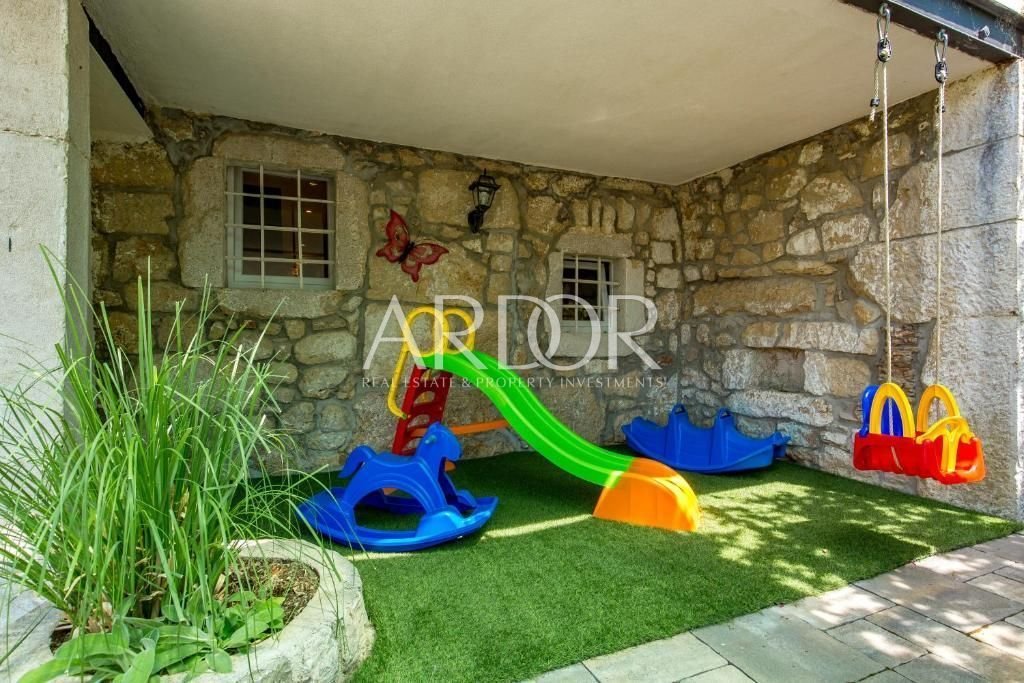 1672305977_300100453