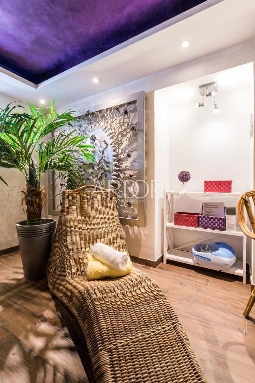 1672305989_300101578