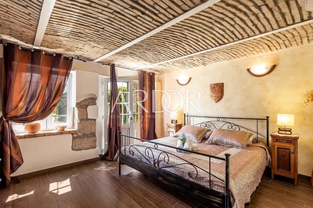 1672305996_300102314