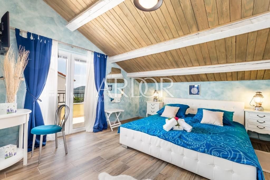 1672306019_300103811