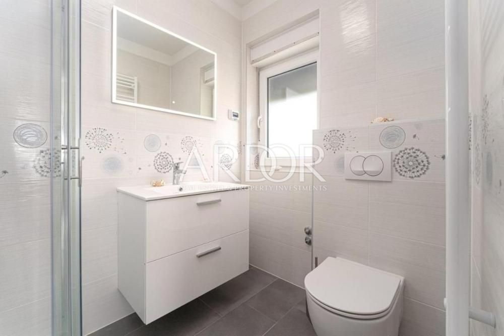 1675862439_image-20507