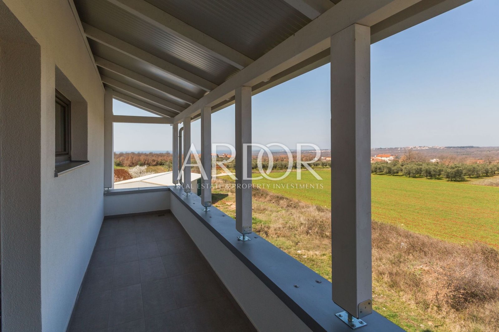 1675942924__os_5637-2