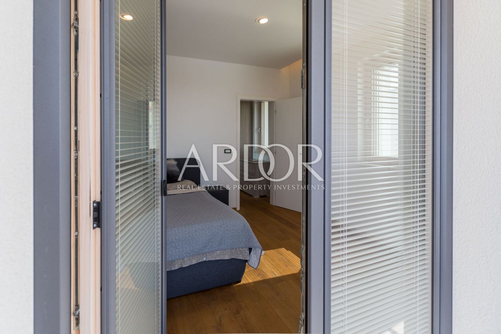 1675942937__os_5655-hdr