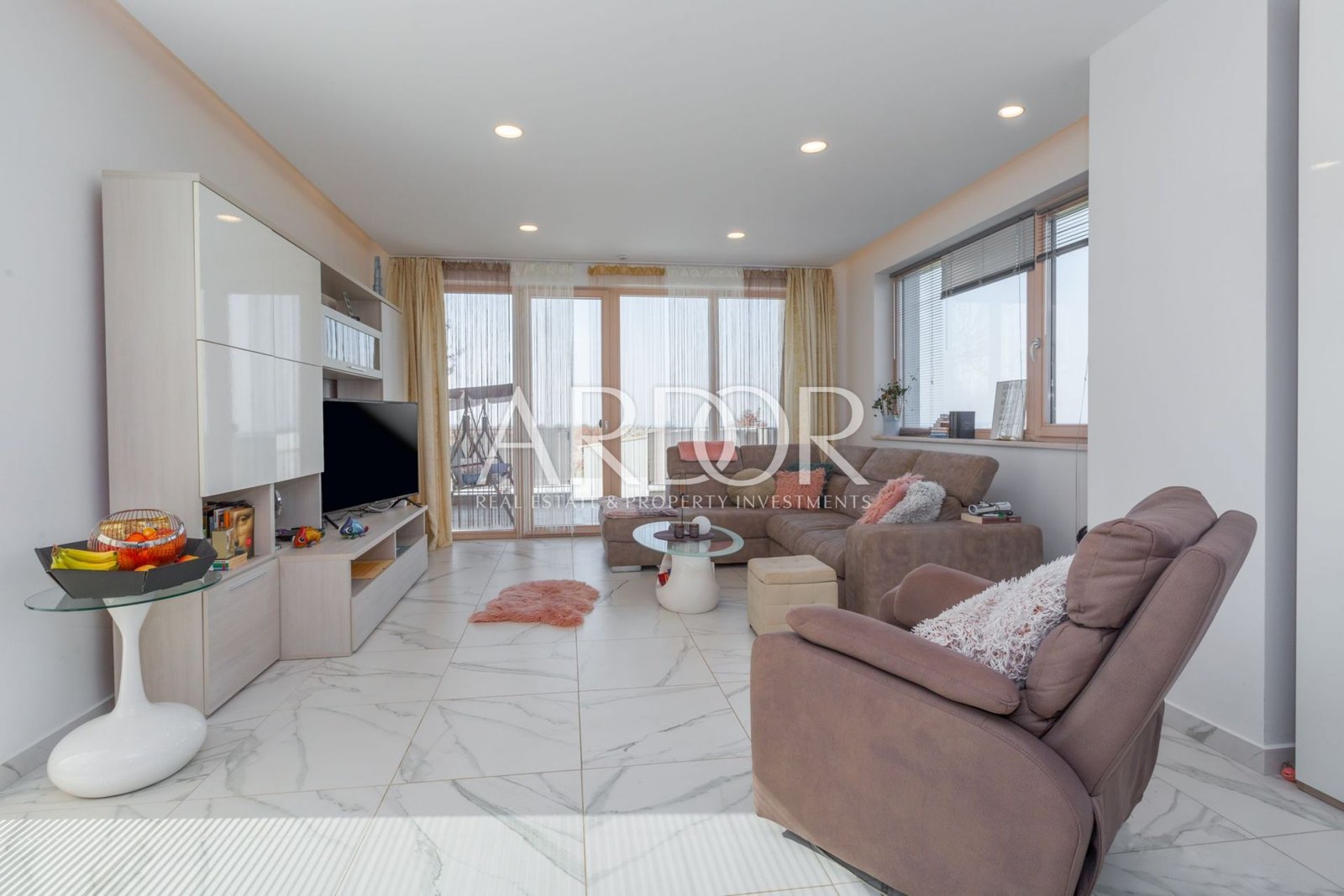 1675942946__os_5684-edit-edit