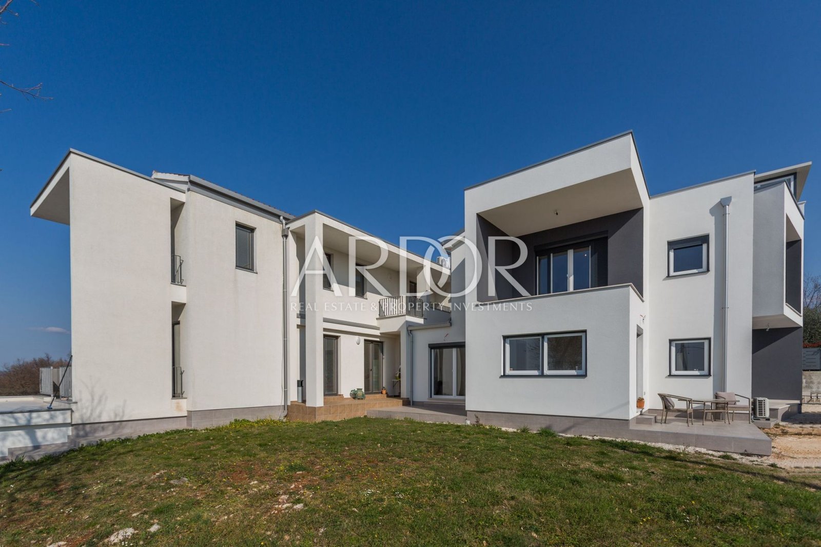 1675943006__os_5904-edit