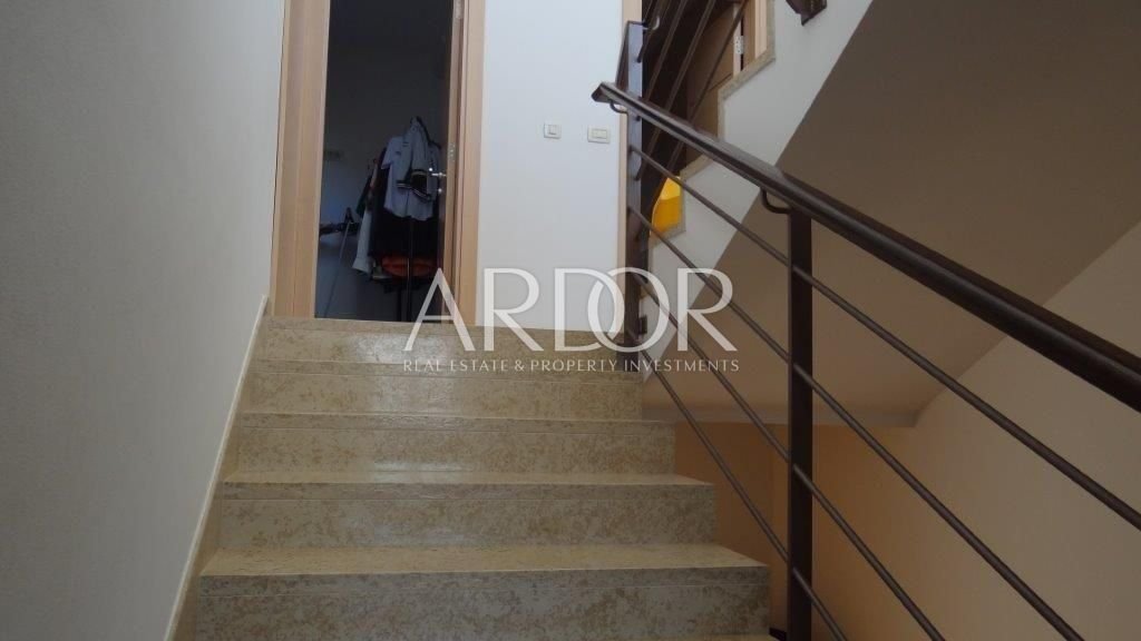 1676027295_image-19738