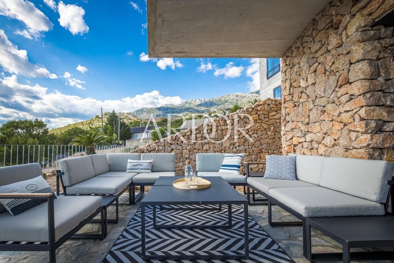 1676549495_o_8109619_1280