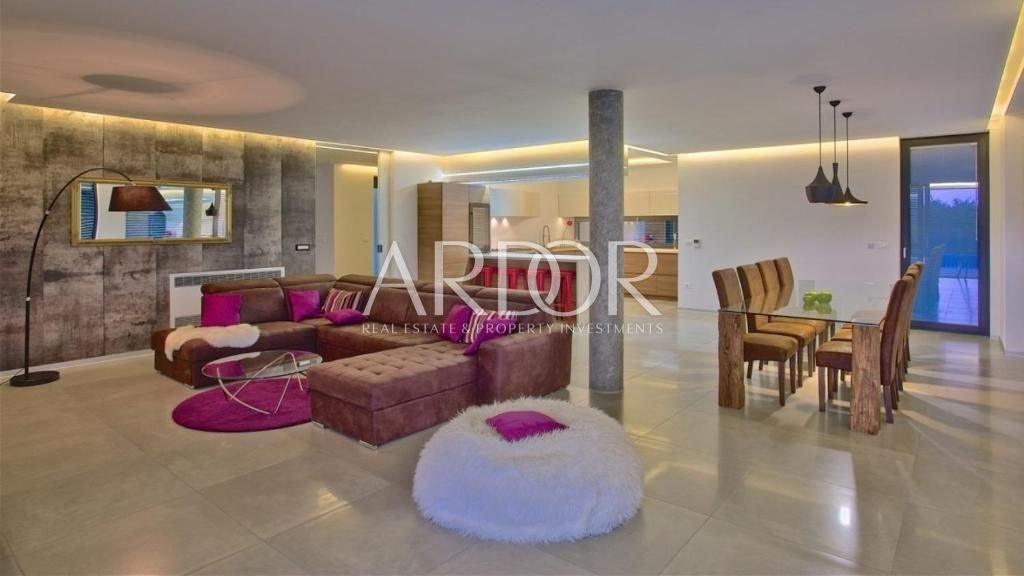 1682582448_292241344