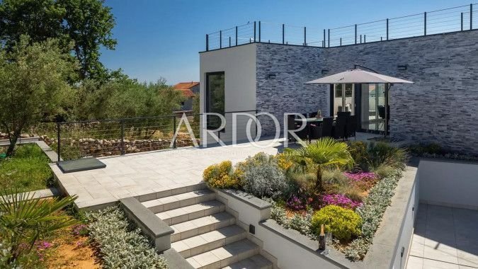 1693820838_0d590c48-09cc-4249-8939-d3e0b4e04fb9