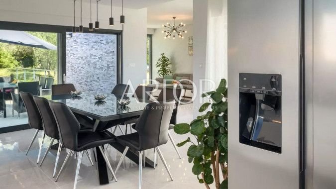 1693820870_b5f9bee8-0a57-479c-a7af-148a0fe15882