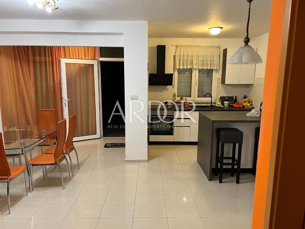 1695119073_370752753