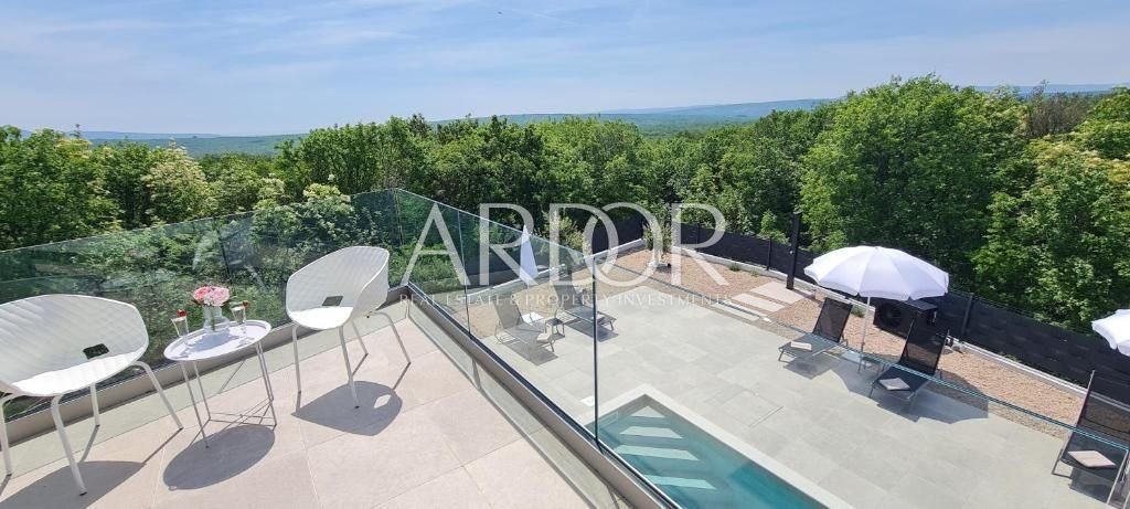 1696493779_468484302