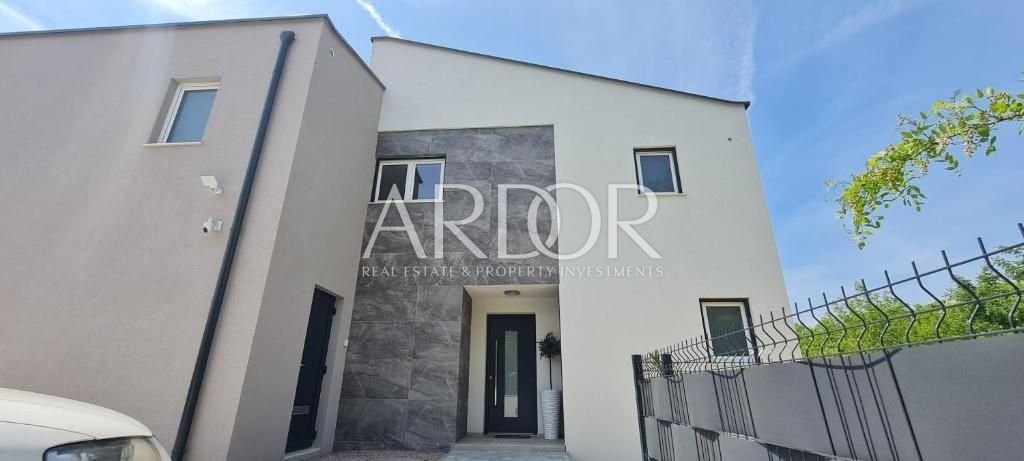 1696493793_468484353