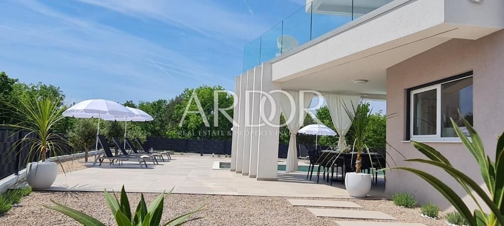 1696493799_468484375