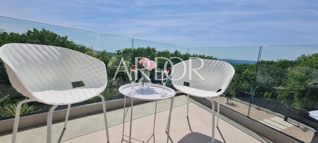 1696493824_468484493