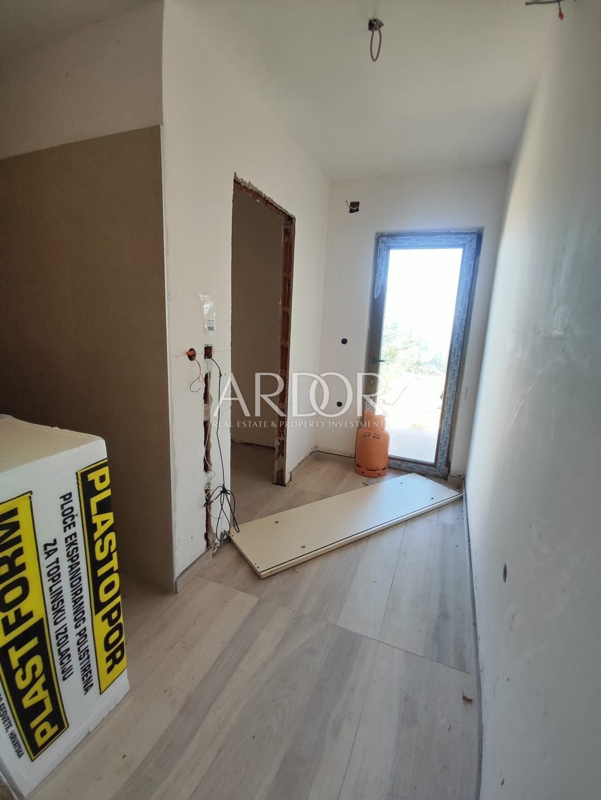 1706272700_090b9d5e-fd97-4a2f-b6dd-d3c2b98a5de3