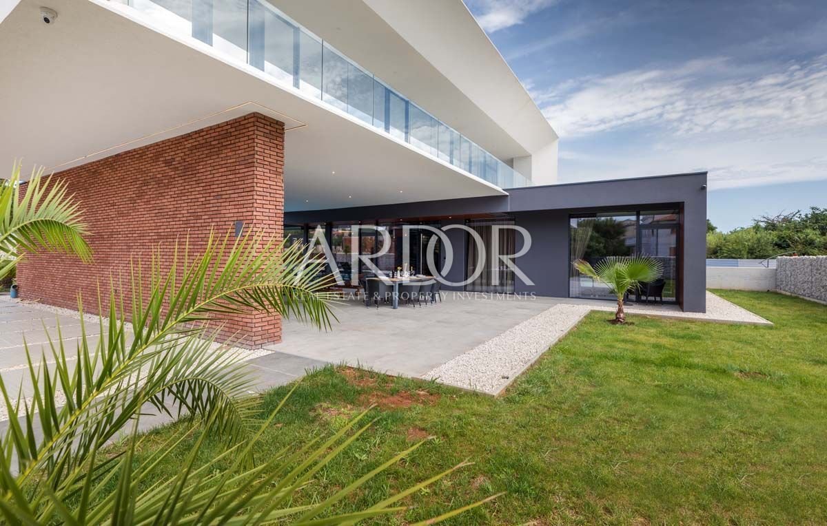 1706532320_15-233-1200-800-80