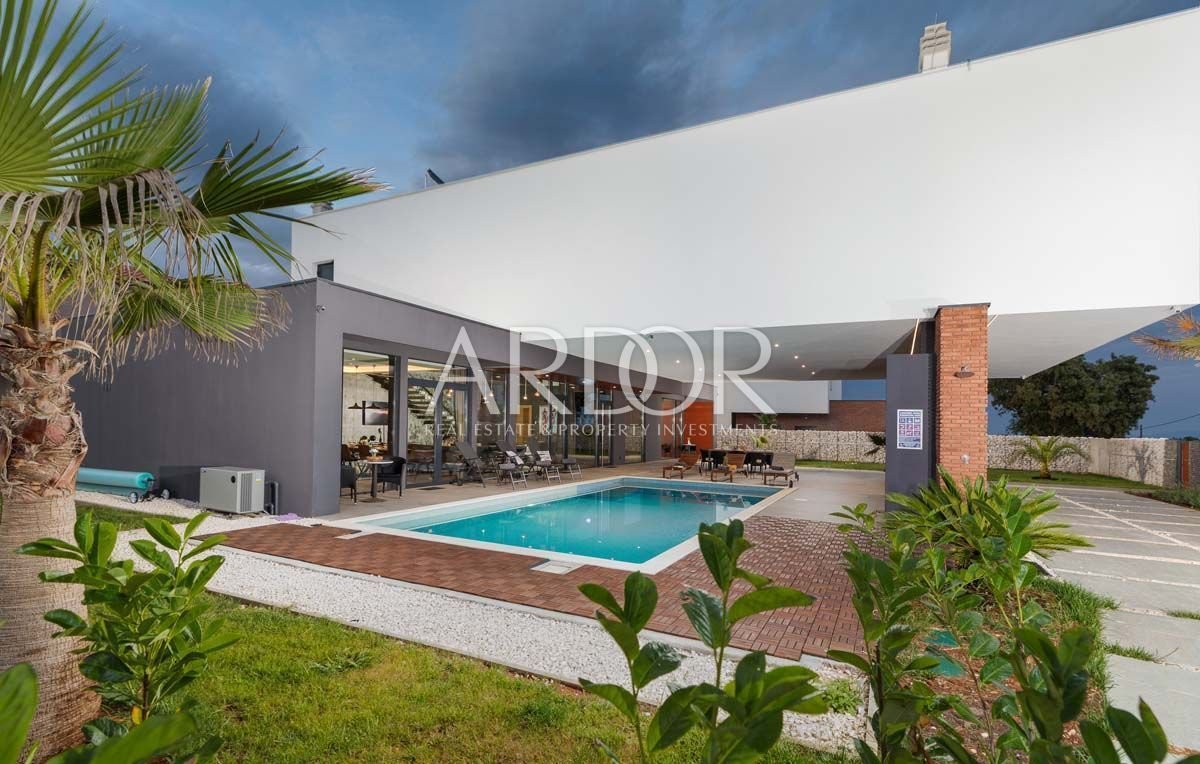 1706532323_16-234-1200-800-80