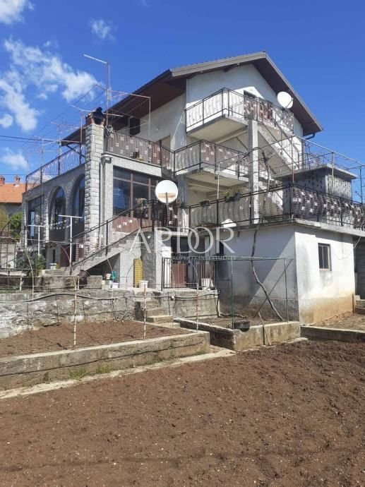 1709030379_dům-řeka-250