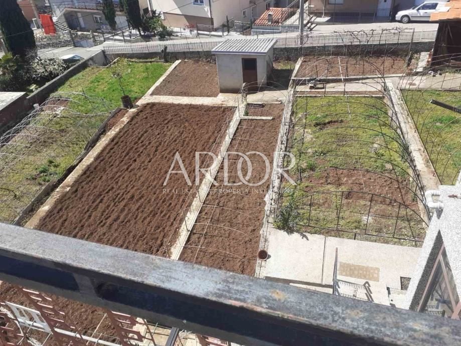 1709030382_dům-řeka-250