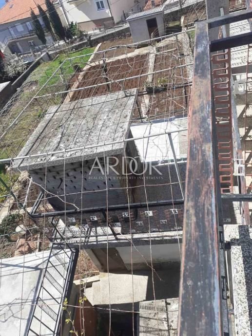 1709030386_dům-řeka-250