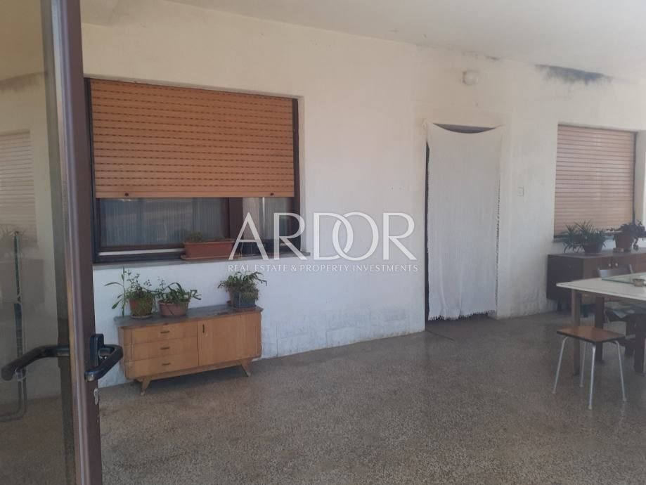 1709030390_dům-řeka-250