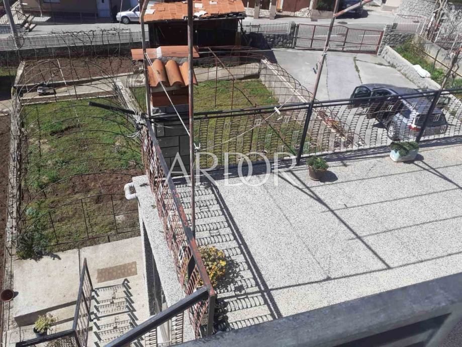 1709030395_dům-řeka-250