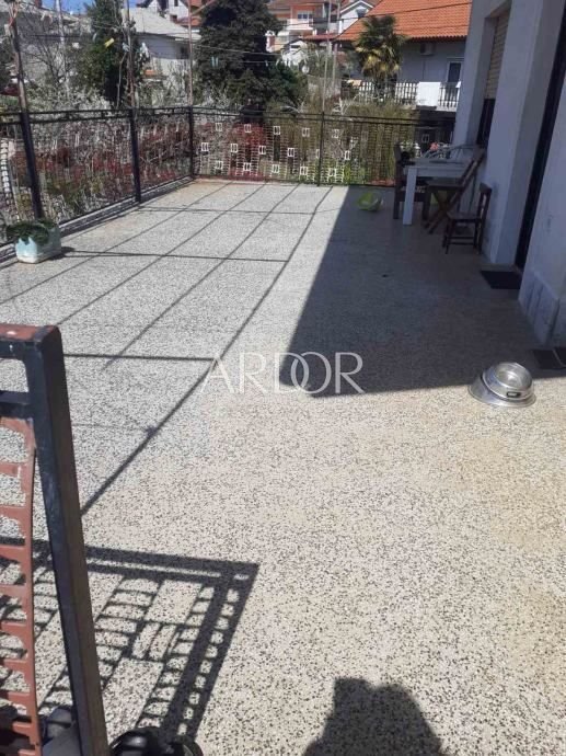 1709030413_dům-řeka-250