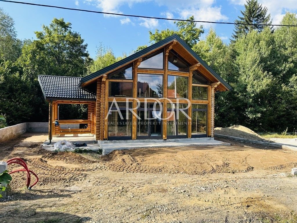 1710421125_img4999-271120231936024429