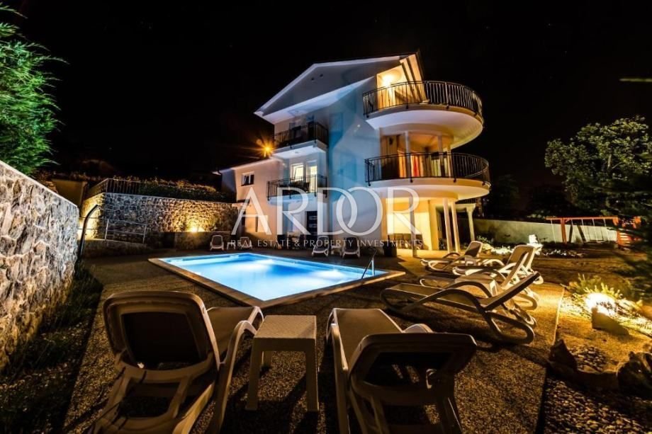 1712741617_ika-samostojeca-vila-apartmanima-bazenom-pogled-more-slika-205180830
