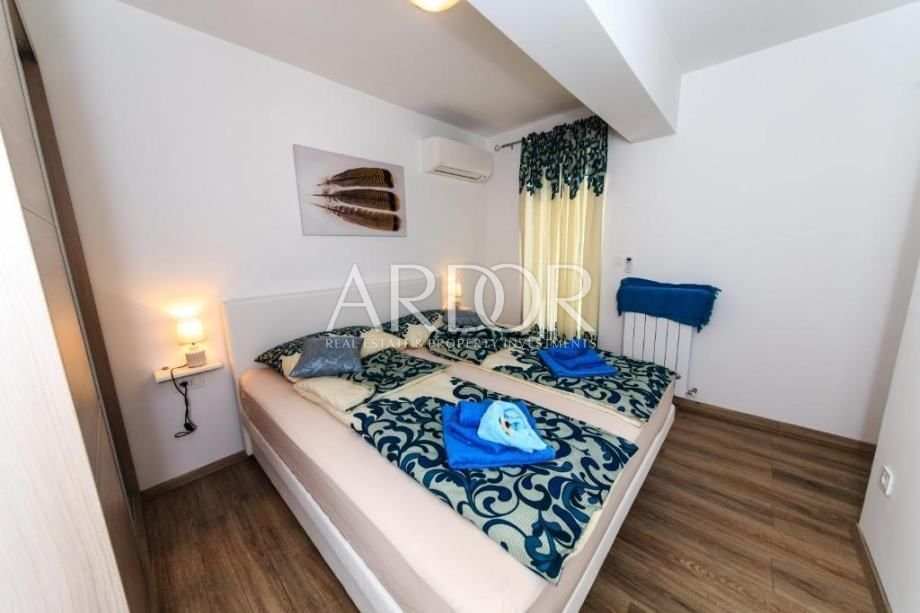 1712741629_ika-samostojeca-vila-apartmanima-bazenom-pogled-more-slika-205180839