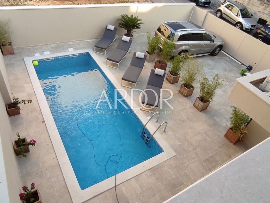 1718794327_pula-centar-villa-bazenom-slika-179885085