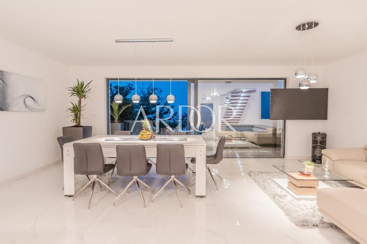 1720698898_292541403