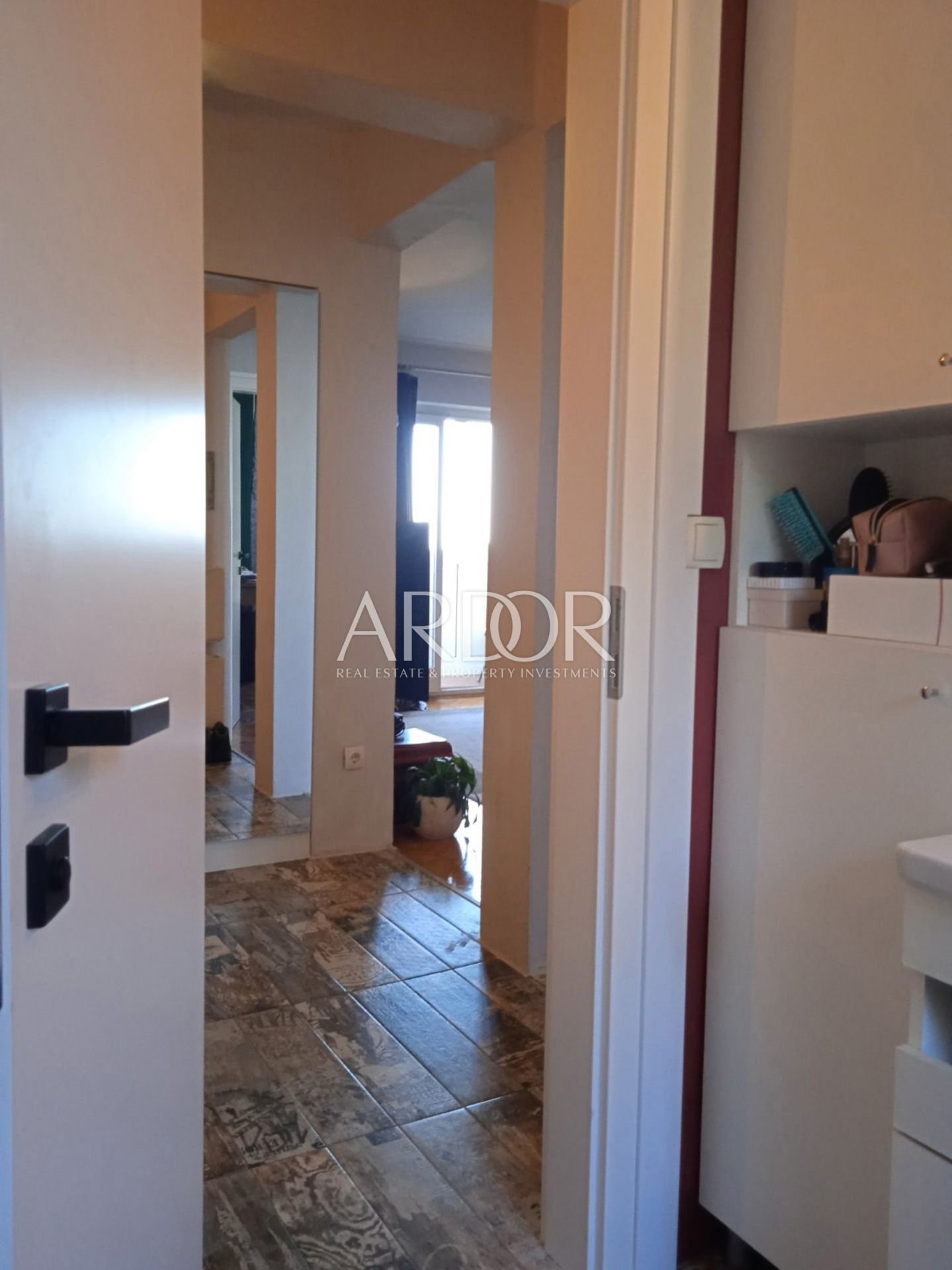 1732616451_5a6a0157-76c3-4f77-97c3-bffdcb18721f