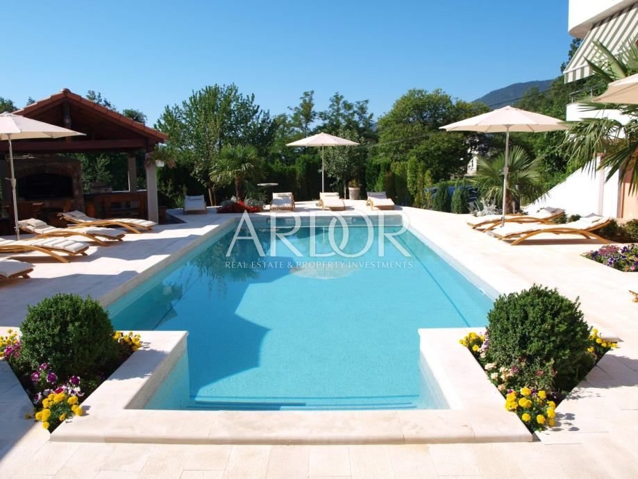 1749383481_kuca-opric-505