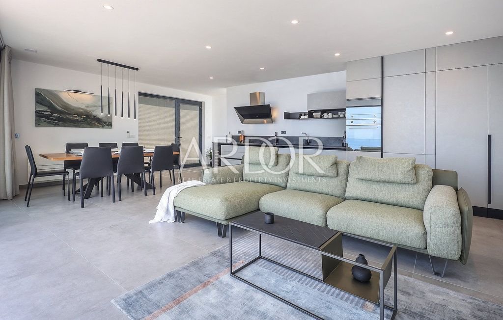 1711536148_clk160_living_03