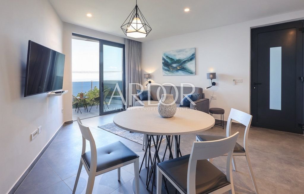 1711536153_clk160_living_09