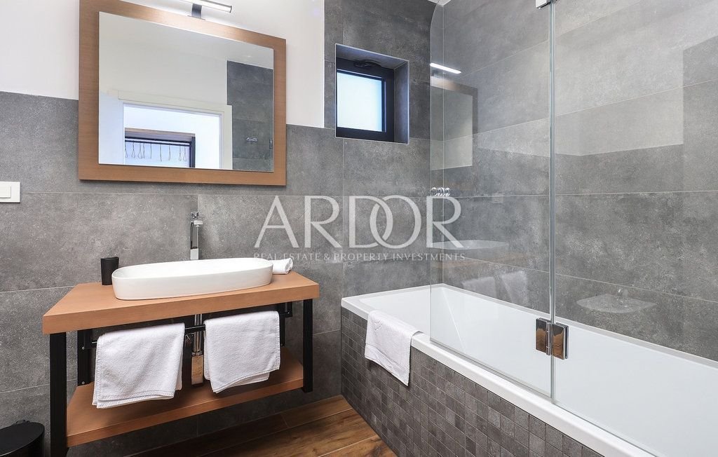 1711536180_clk160_bath_01