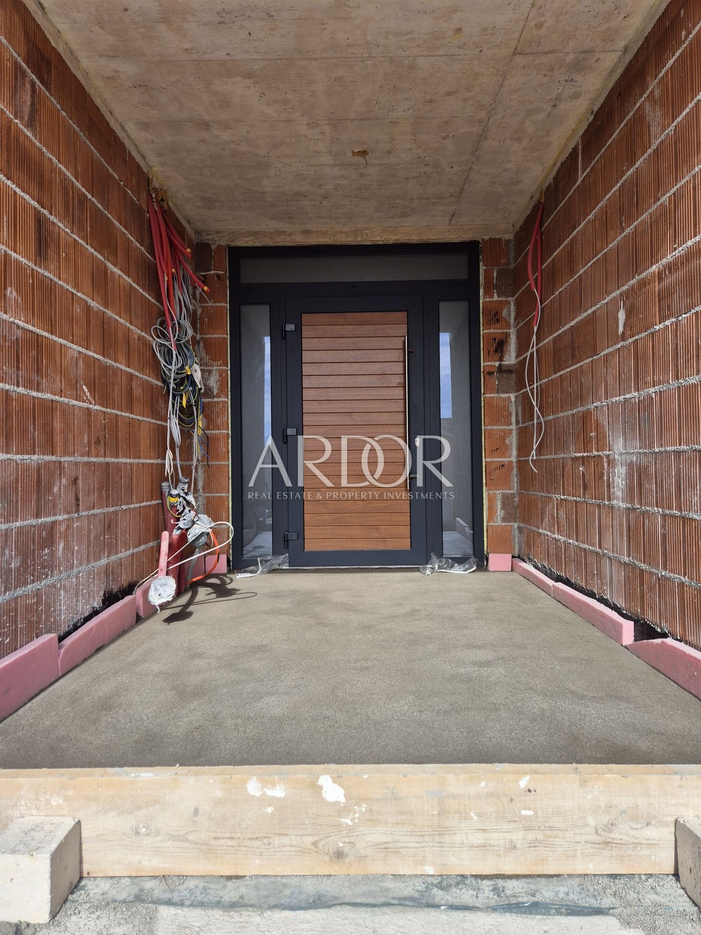 1762987661_ulazna-vrata