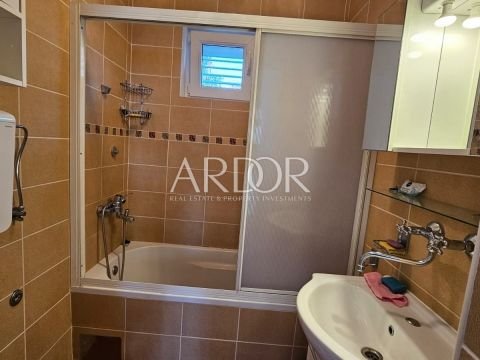 1763641713_thumb_1709811095_11