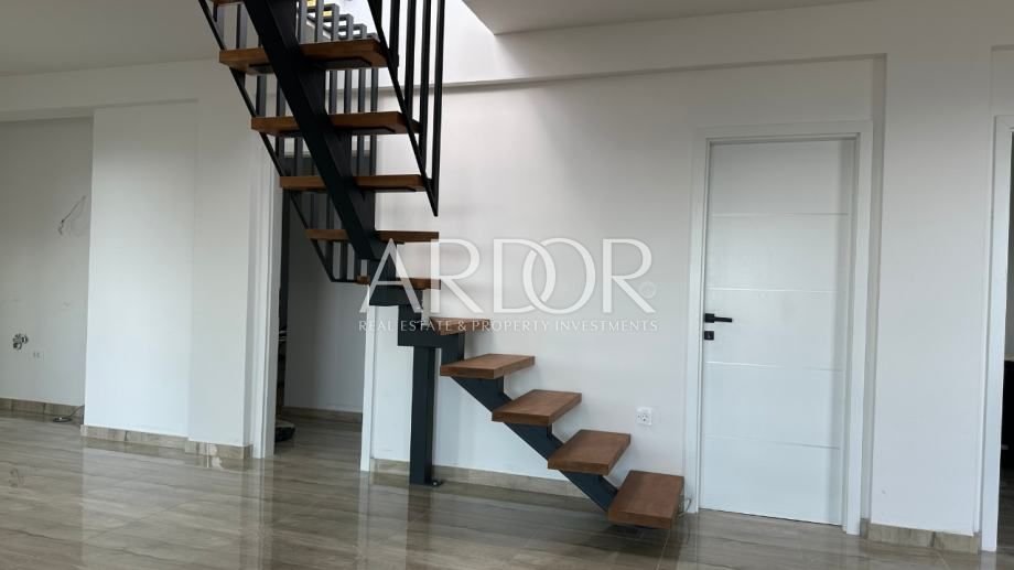 1764939244_rab-banjol-penthouse-krovna-terasa-pogled-135m-slika-250056268