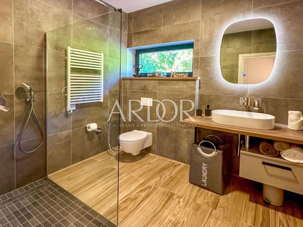 1770988561_665508641