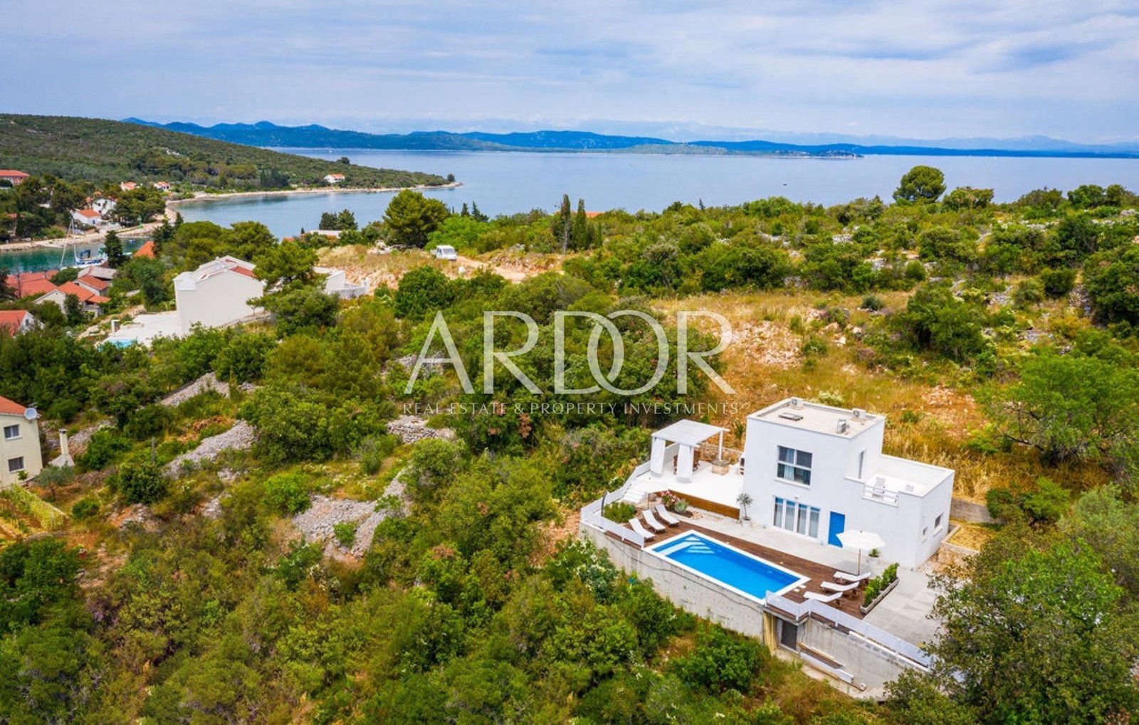 1771582050_cld628_main_01